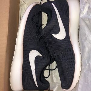 NIKE ROSHE RUN WOMENS